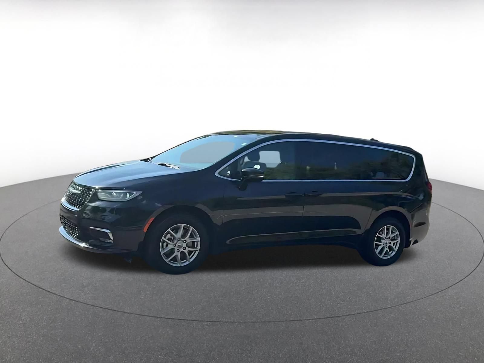 Used 2025 Chrysler Pacifica Select FWD image 7