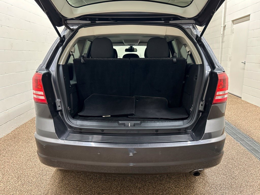 Used 2020 Dodge Journey SE w/ Blacktop Package FWD image 19