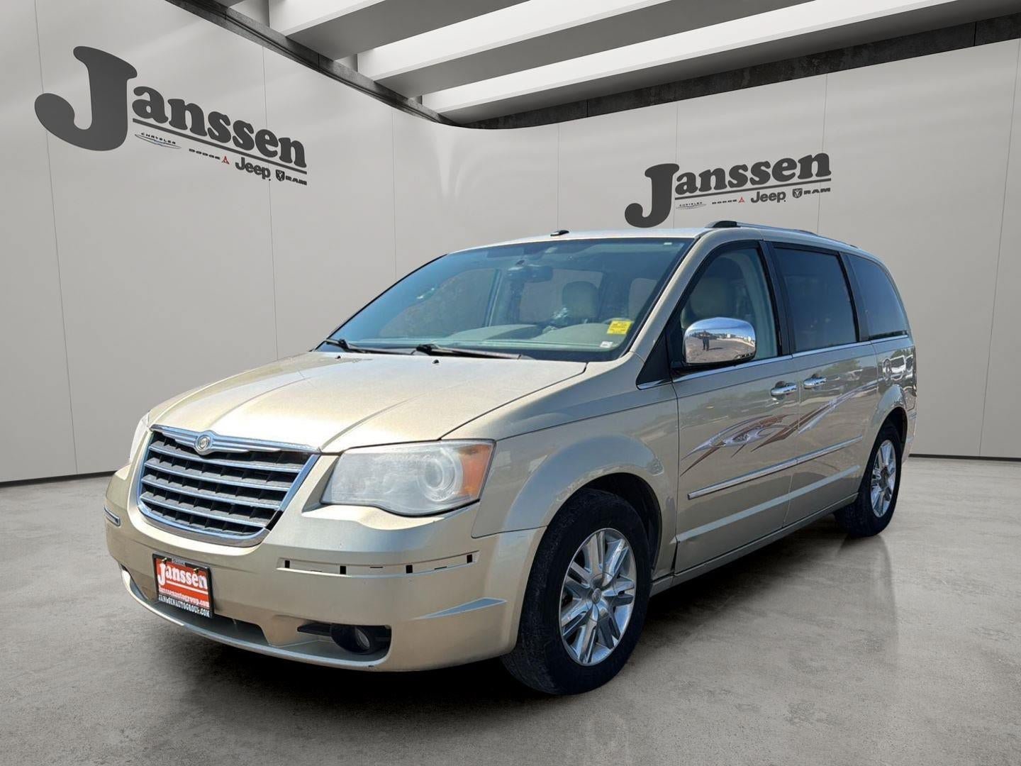 Used 2010 Chrysler Town & Country Limited w/ Entertainment Group #3 FWD image 8