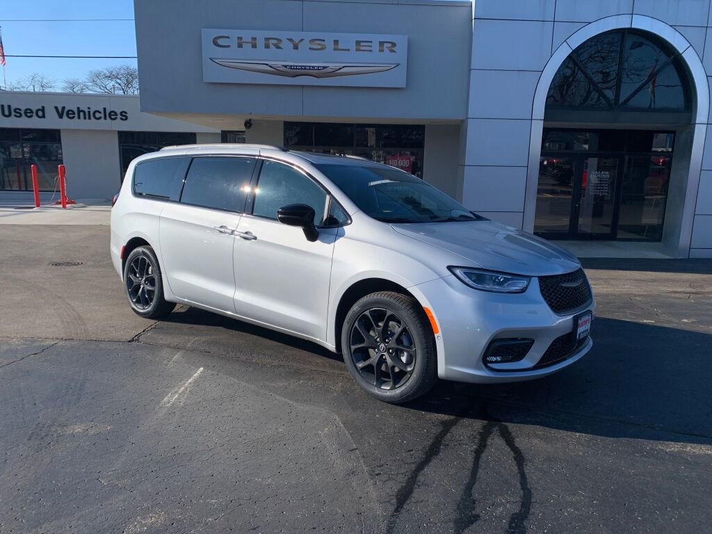 New 2026 Chrysler Pacifica Limited w/ S Appearance Package image 2