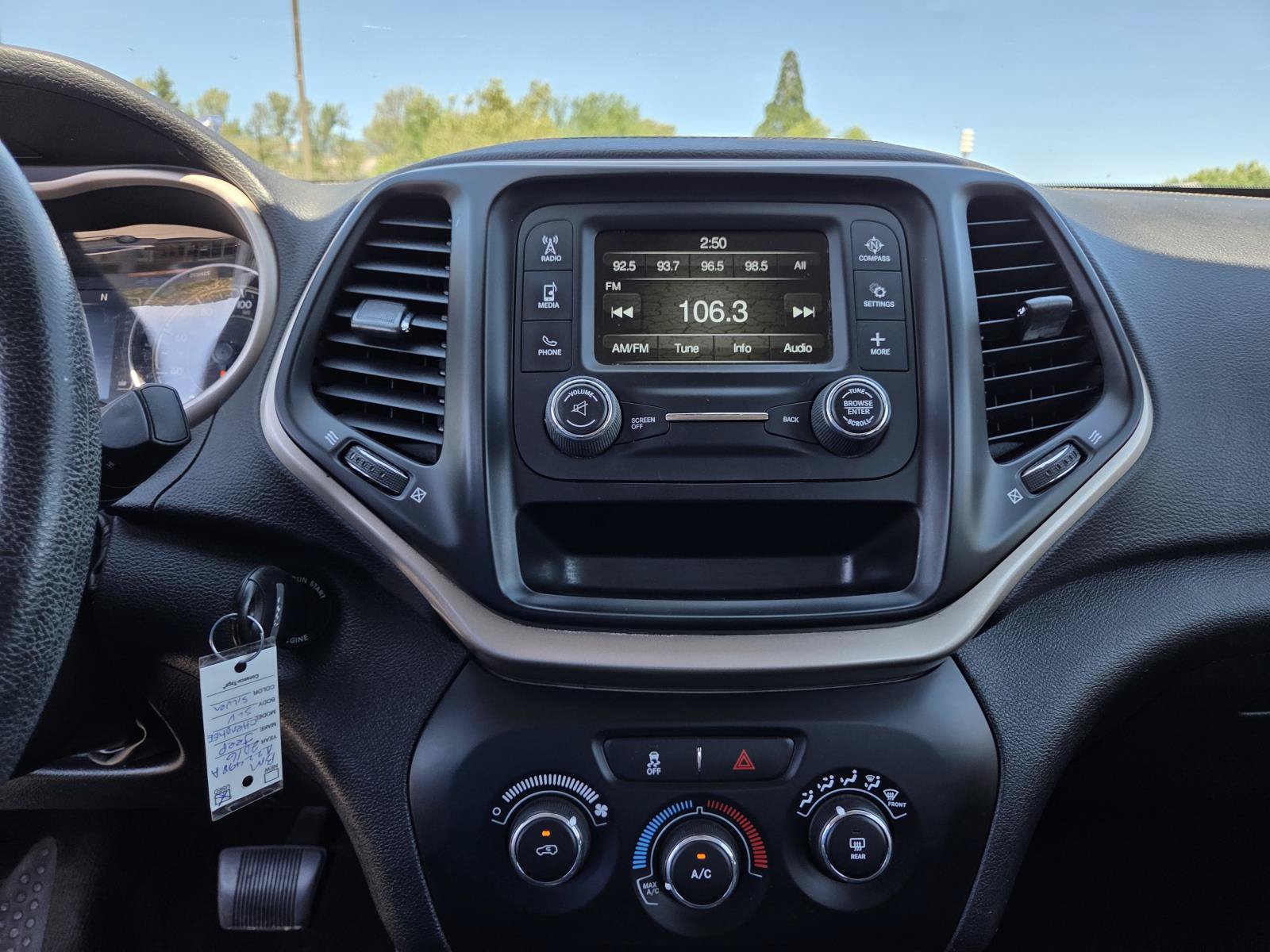 Used 2016 Jeep Cherokee Sport AWD/4WD image 25