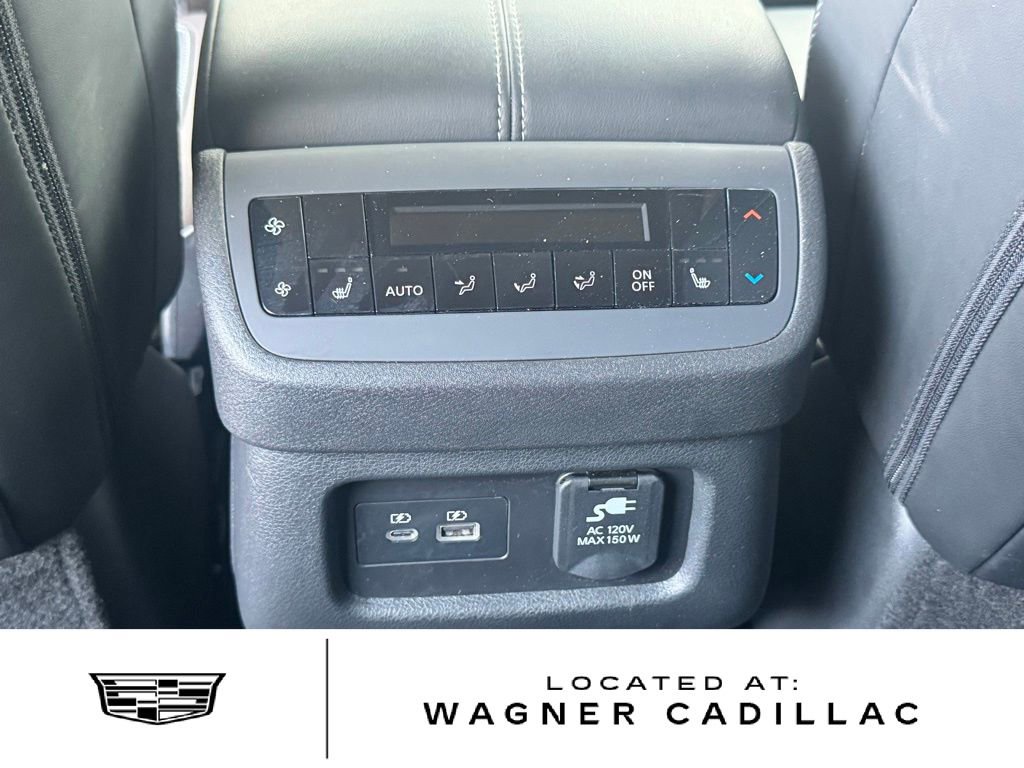 Used 2024 Nissan Pathfinder Platinum image 17