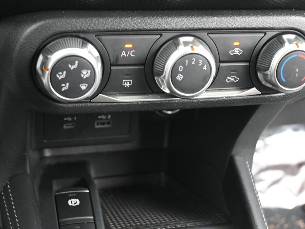 Used 2023 Nissan Kicks SV image 11