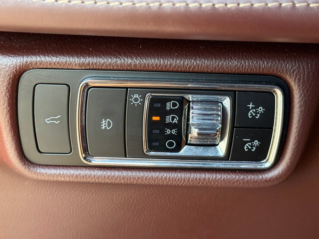 Used 2024 Lincoln Aviator Black Label w/ Dynamic Handling Package AWD/4WD image 38