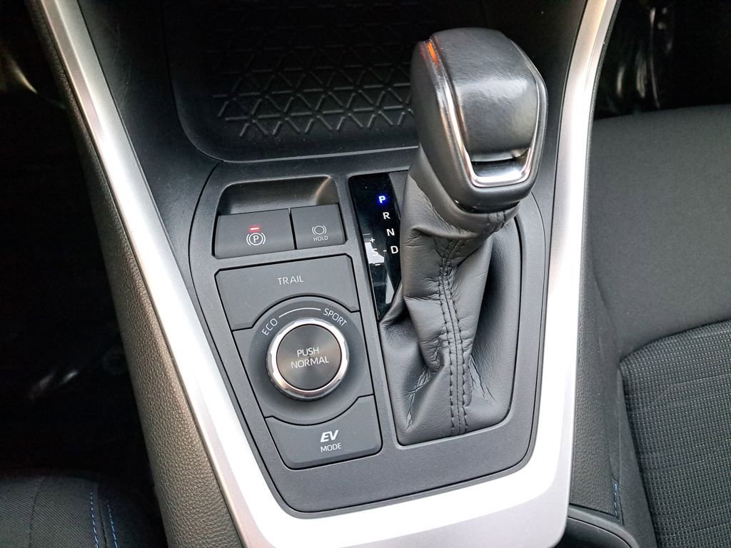 Used 2023 Toyota RAV4 SE image 23