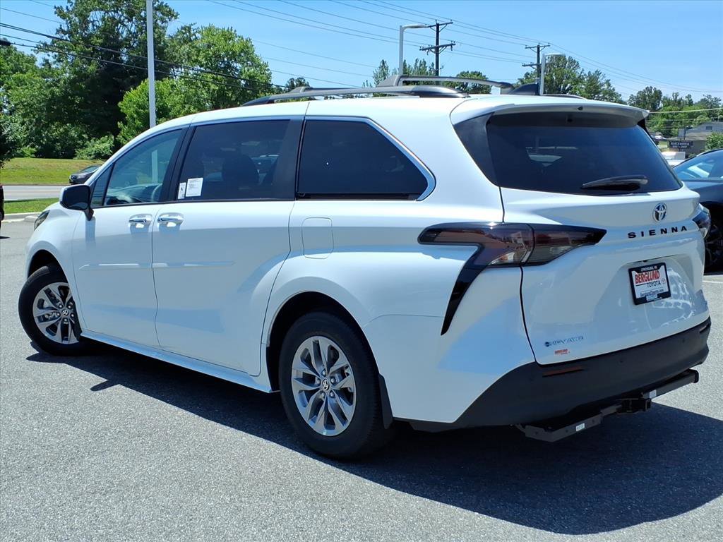 New 2026 Toyota Sienna XLE AWD/4WD image 4
