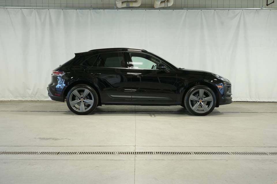 Certified 2026 Porsche Macan AWD/4WD image 8