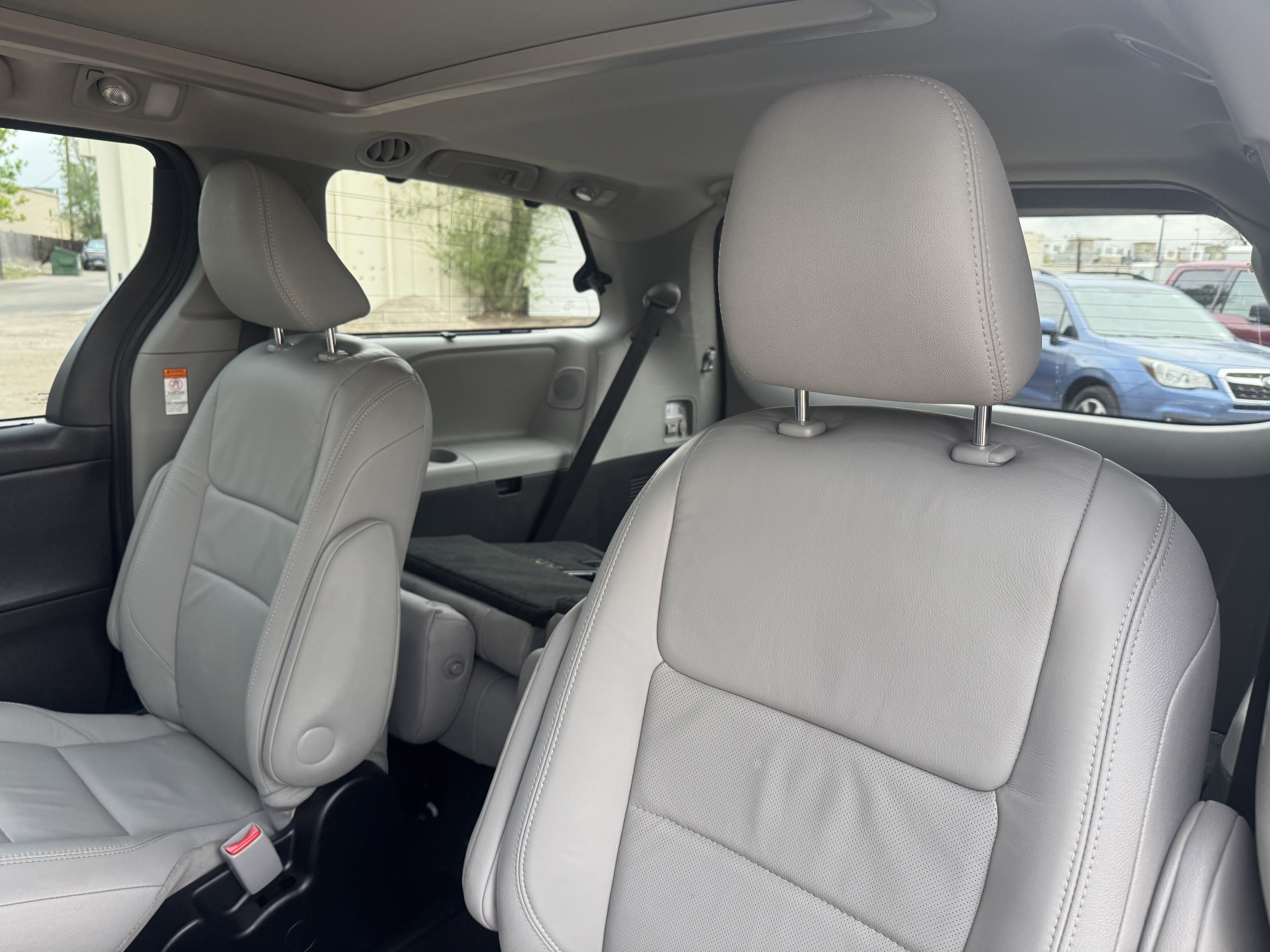 Used 2017 Toyota Sienna Limited Premium image 16