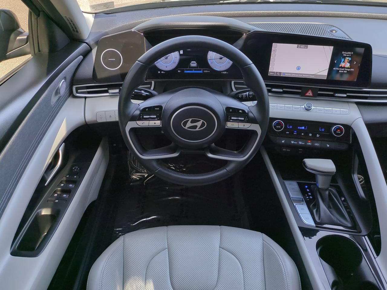 Used 2025 Hyundai Elantra Limited FWD image 15