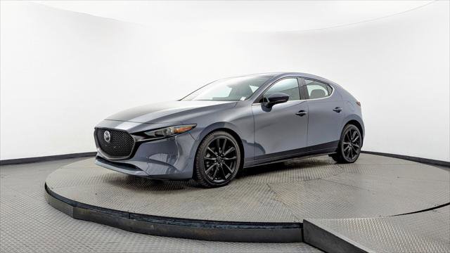 Used 2019 MAZDA MAZDA3 Hatchback w/ Premium Package image 2