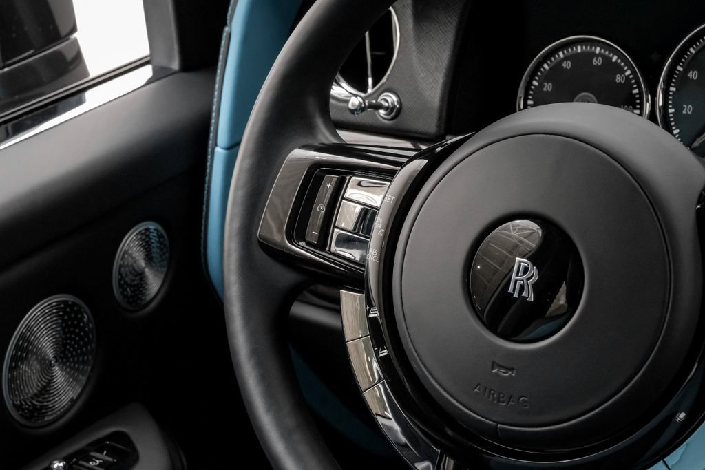 Used 2022 Rolls-Royce Cullinan w/ Cullinan Package image 13