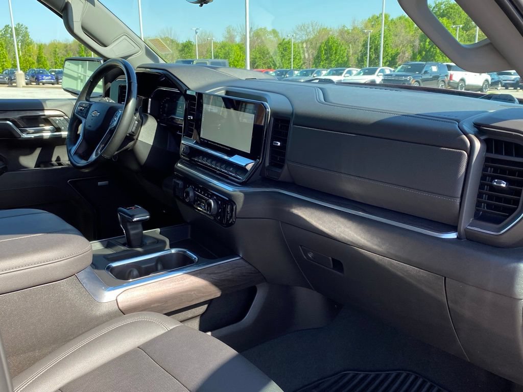 Used 2024 Chevrolet Silverado 1500 LTZ w/ LTZ Premium Package AWD/4WD image 31
