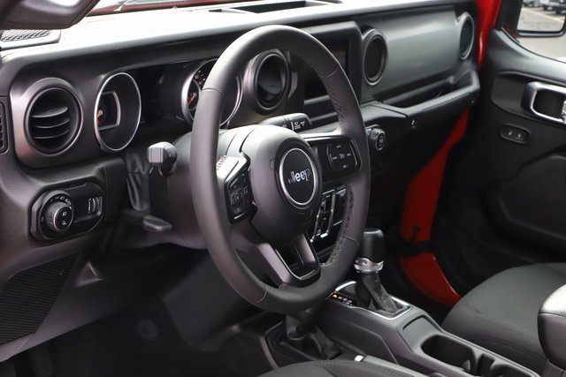 Used 2023 Jeep Gladiator Willys image 12
