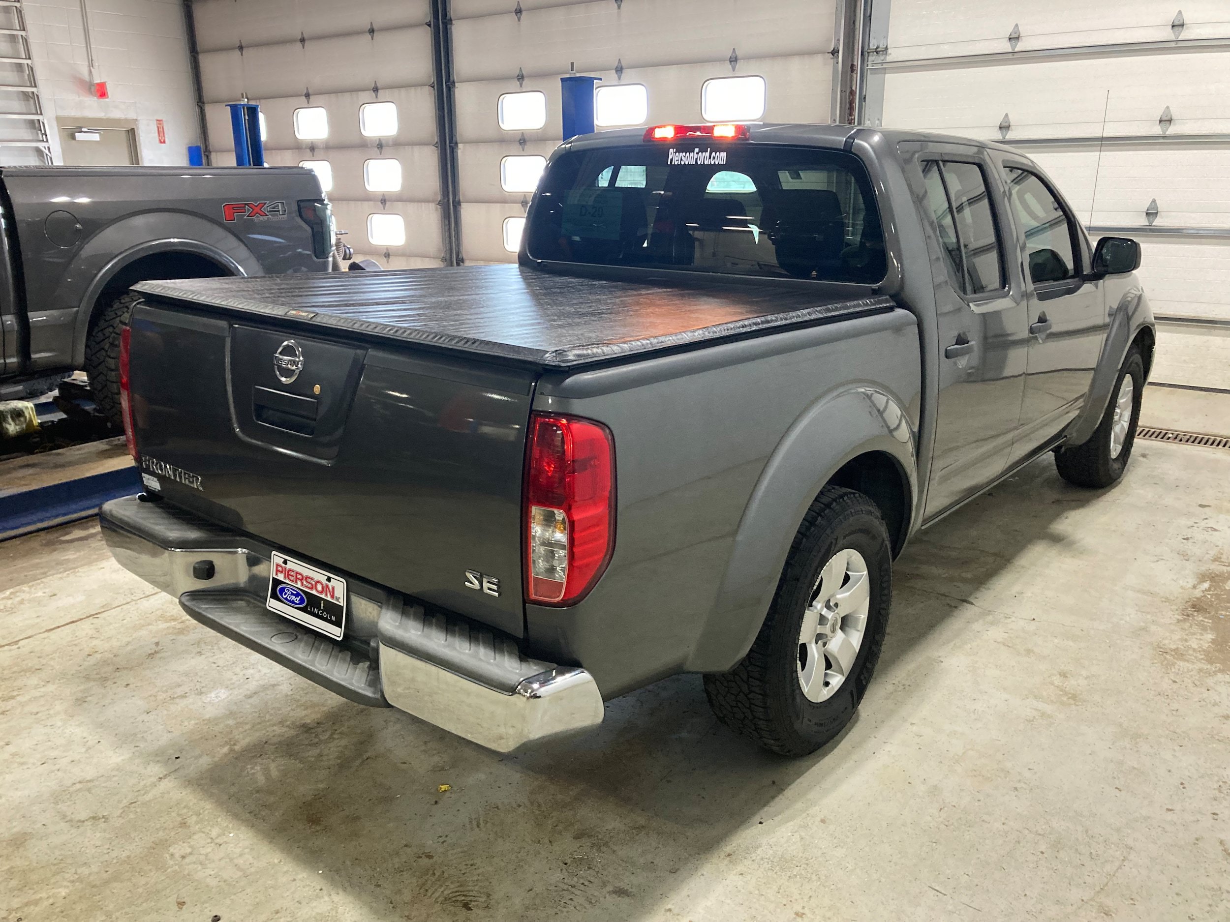 Used 2009 Nissan Frontier SE w/ SE Value Truck Pkg RWD image 12