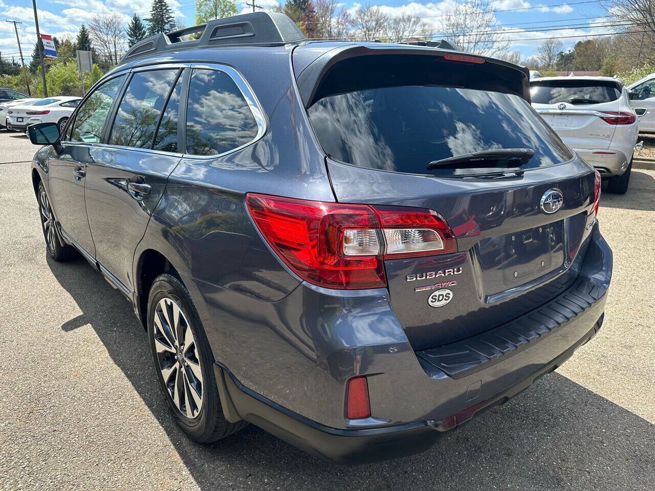 Used 2015 Subaru Outback 2.5i Limited AWD/4WD image 4