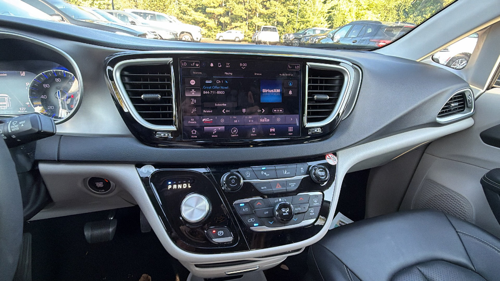 Used 2024 Chrysler Pacifica Touring-L FWD image 32