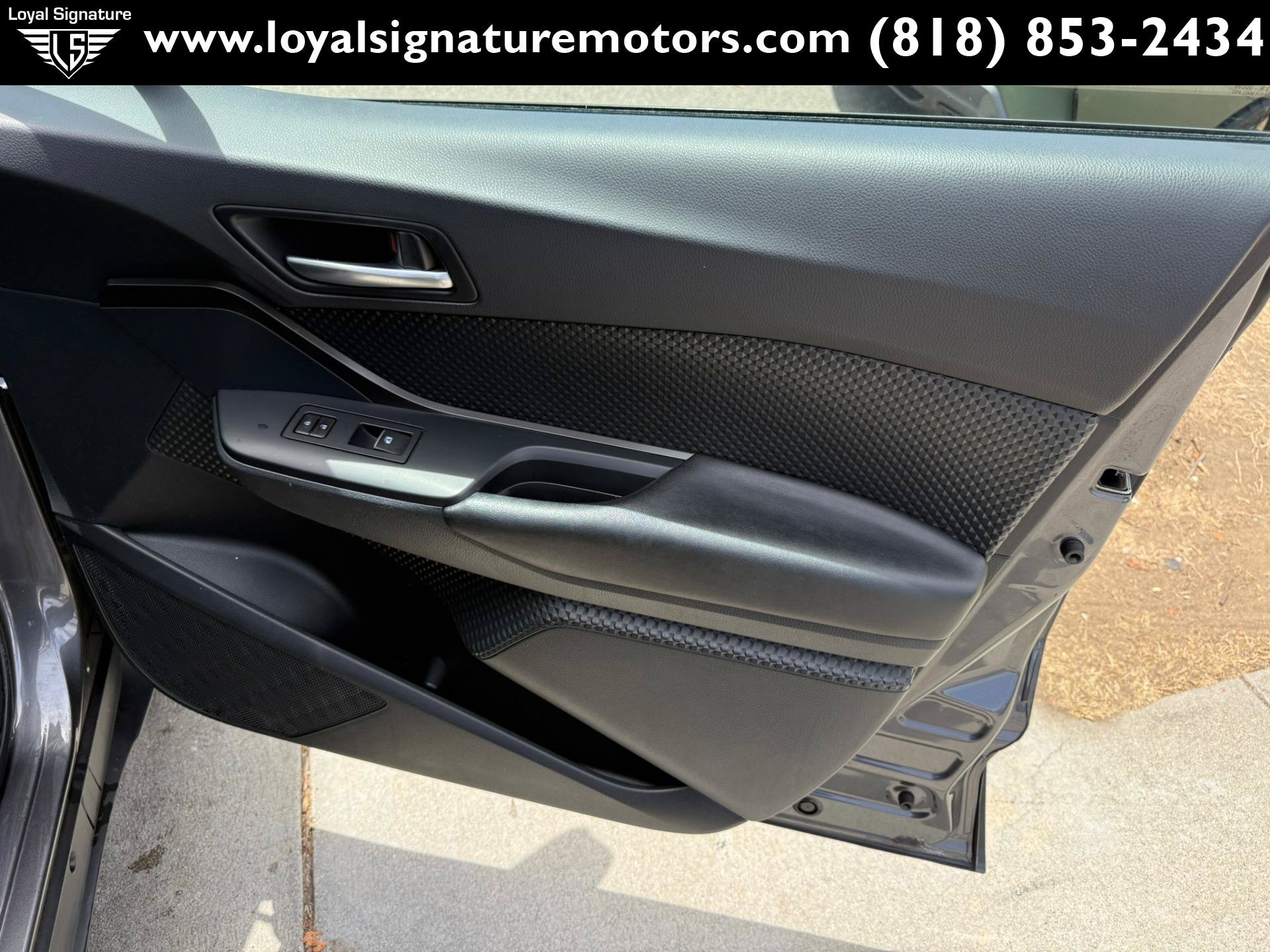 Used 2018 Toyota C-HR XLE FWD image 27
