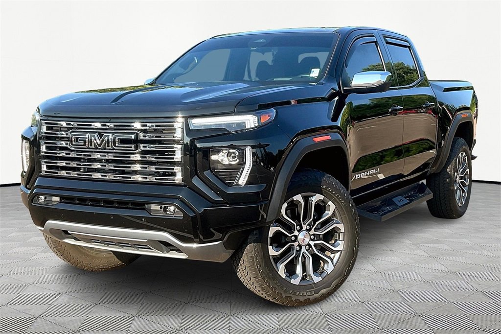 Used 2023 GMC Canyon Denali image 2