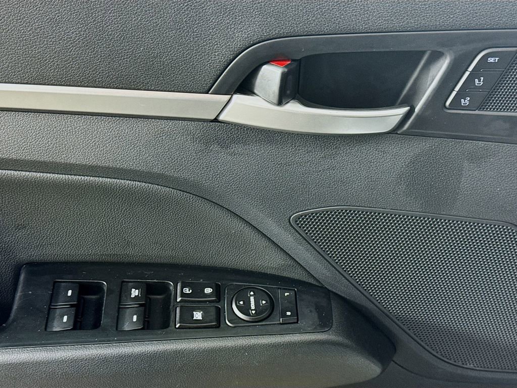 Used 2020 Hyundai Elantra Limited w/ Ultimate Package 03 image 21