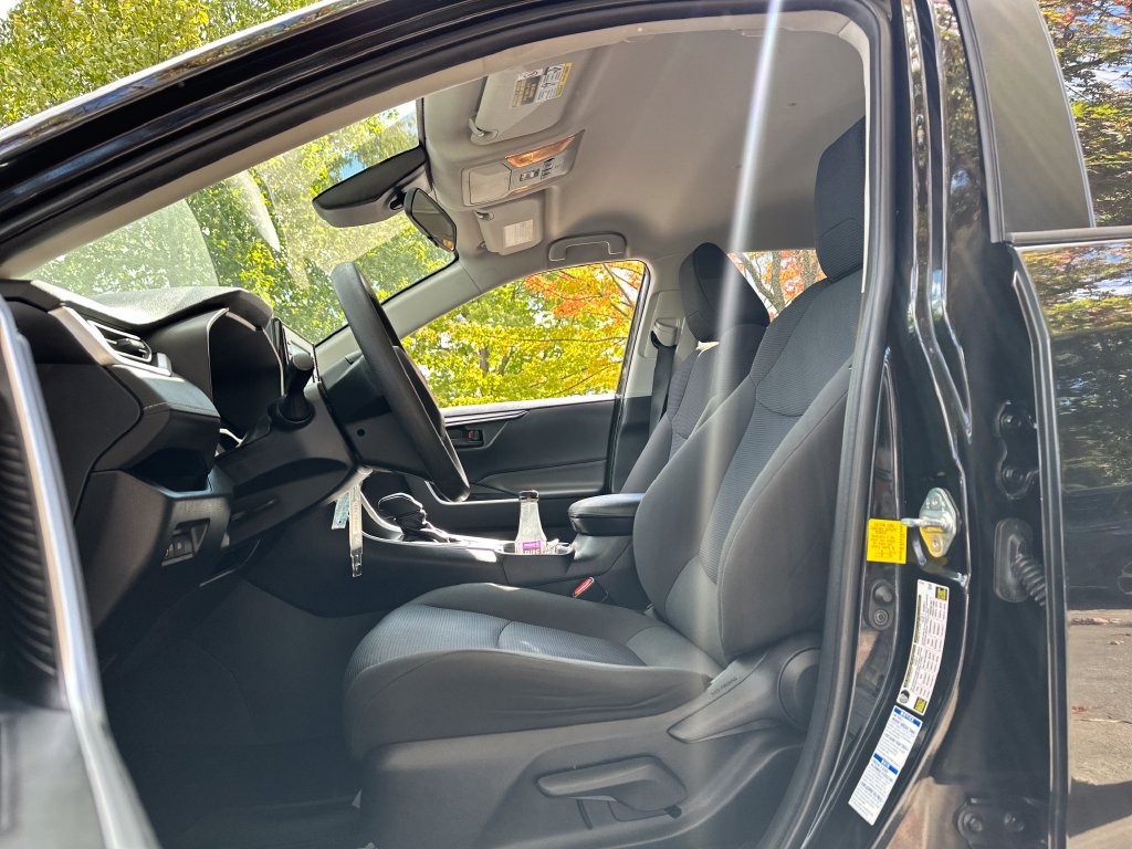 Used 2019 Toyota RAV4 LE AWD/4WD image 8