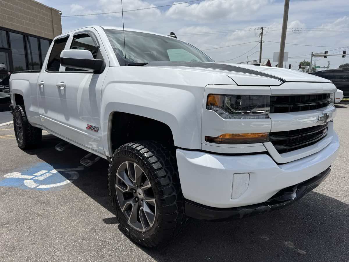 Used 2018 Chevrolet Silverado 1500 LT w/ All Star Edition AWD/4WD image 3