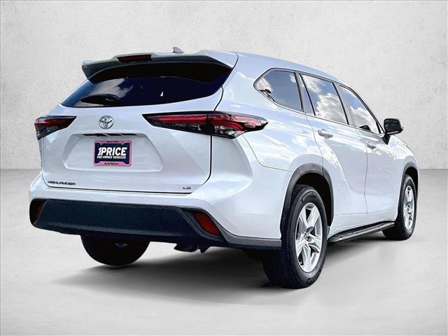 Used 2024 Toyota Highlander LE video 2