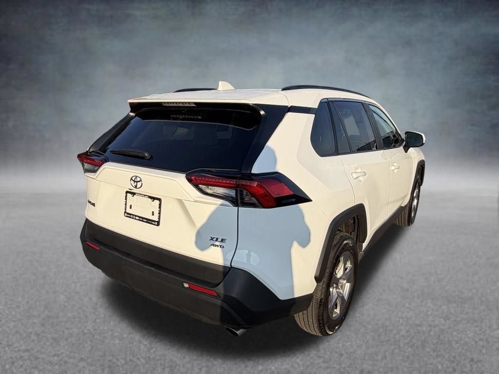 Used 2025 Toyota RAV4 XLE AWD/4WD image 5