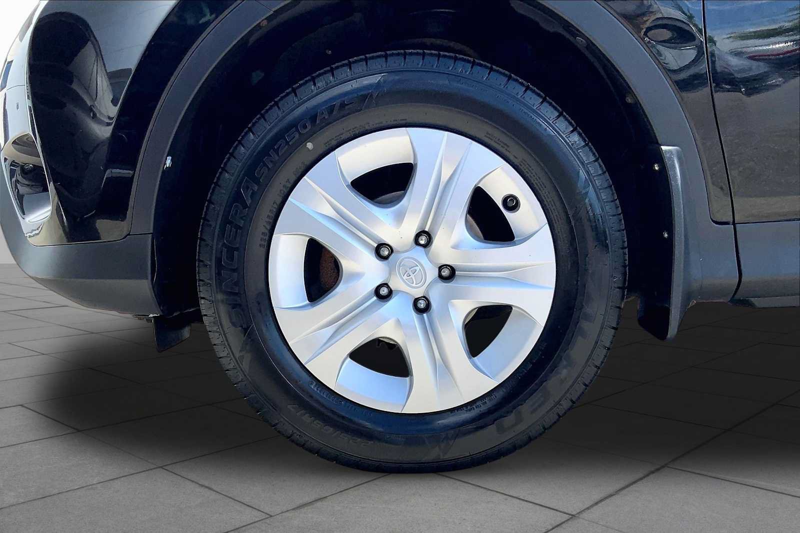 Used 2014 Toyota RAV4 LE AWD/4WD image 10