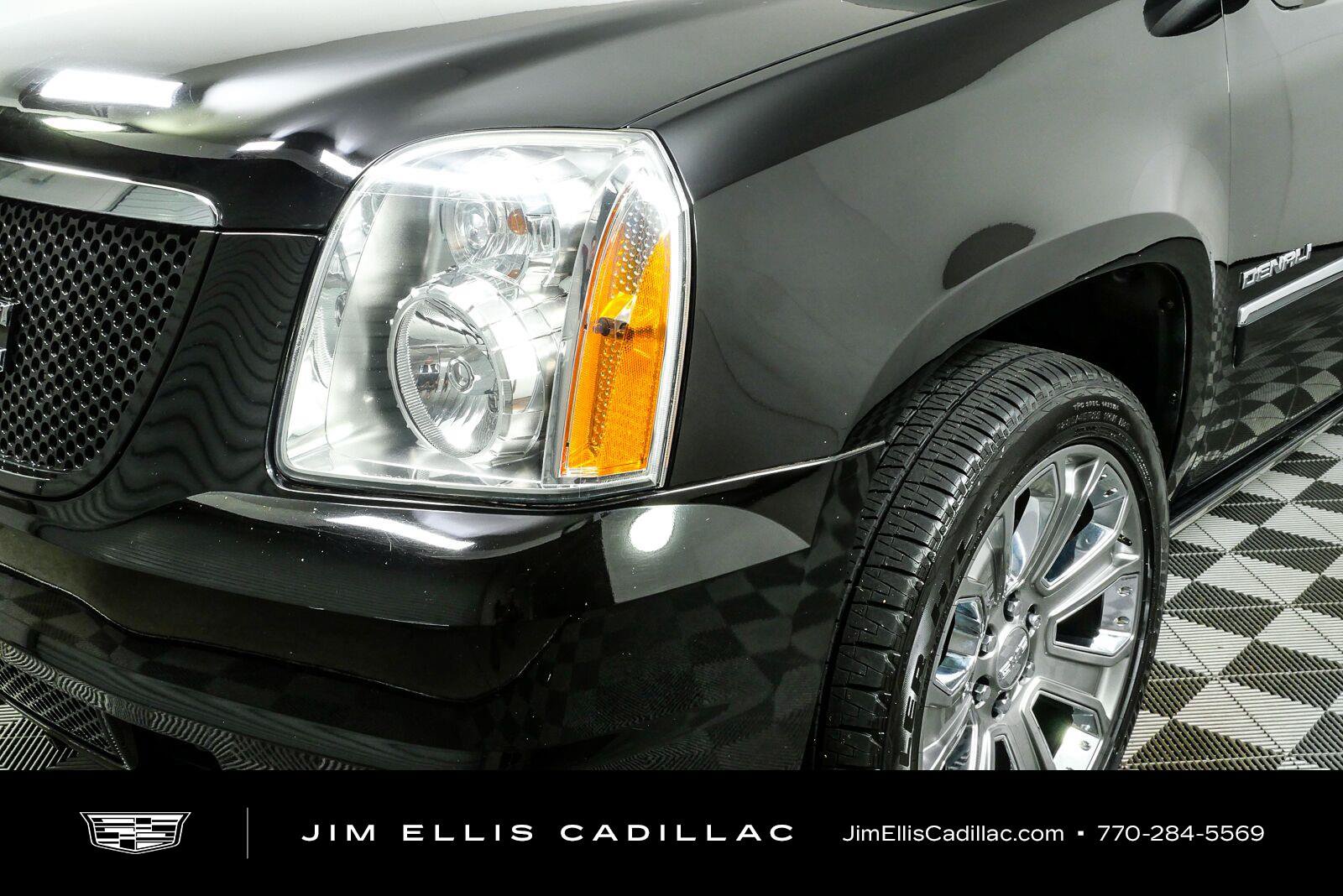Used 2014 GMC Yukon XL Denali RWD image 37