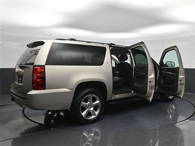 Used 2014 Chevrolet Suburban LT image 38