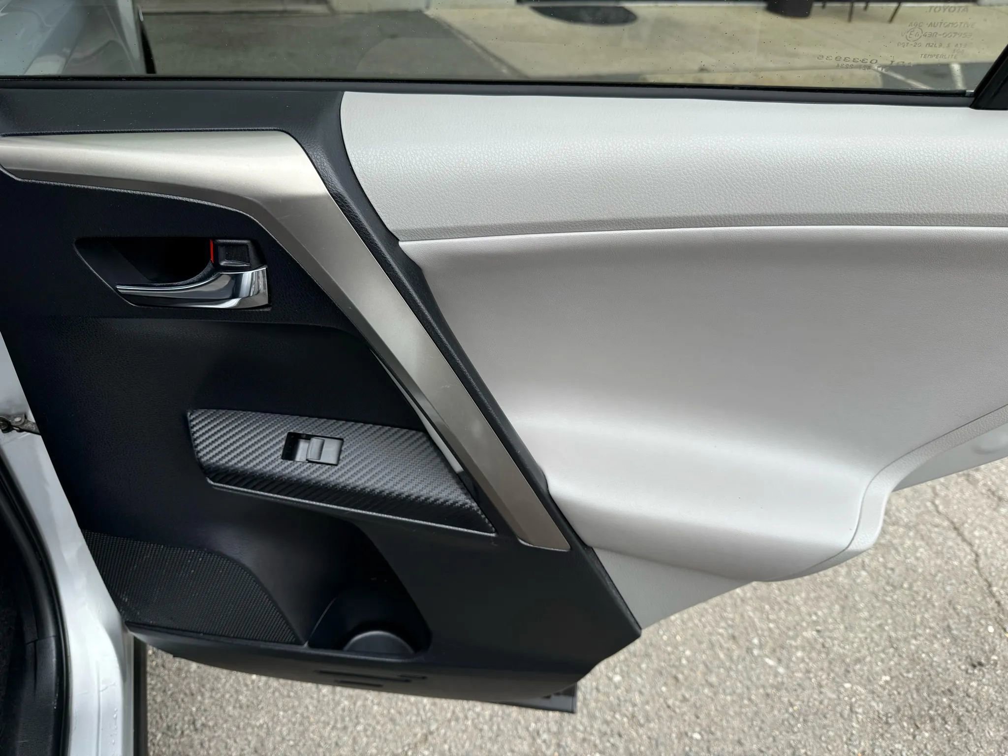 Used 2013 Toyota RAV4 Limited image 21