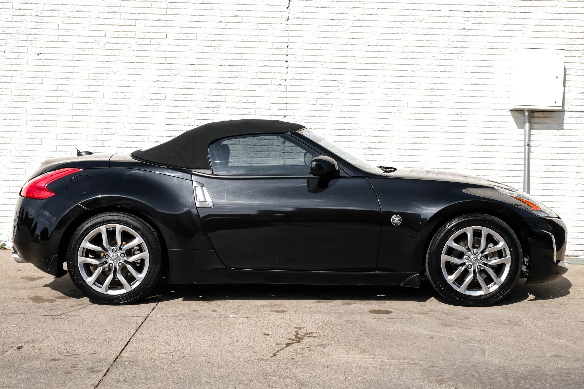 Used 2014 Nissan 370Z Roadster image 4