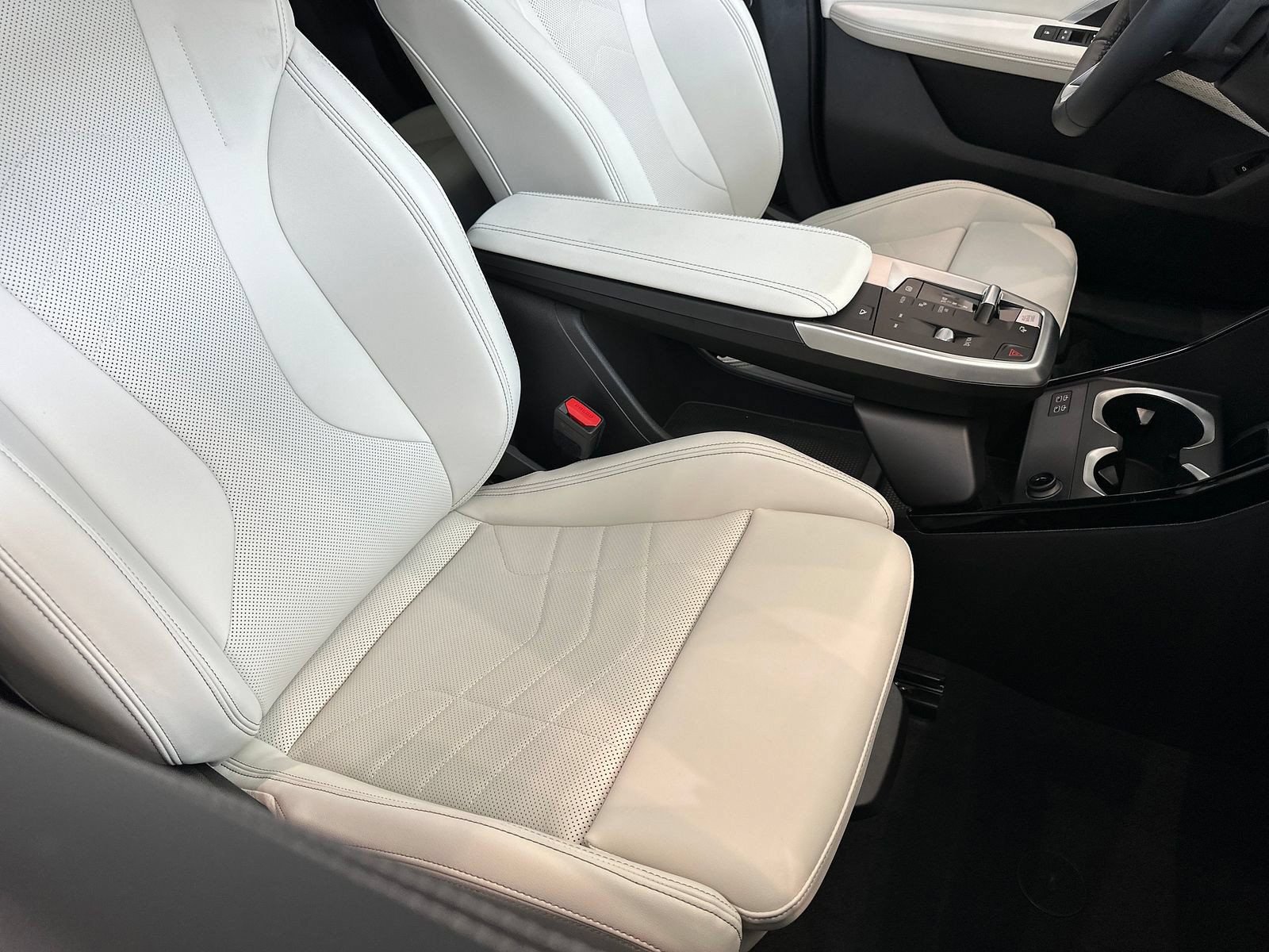 New 2026 BMW X2 xDrive28i w/ Technology Package AWD/4WD image 8