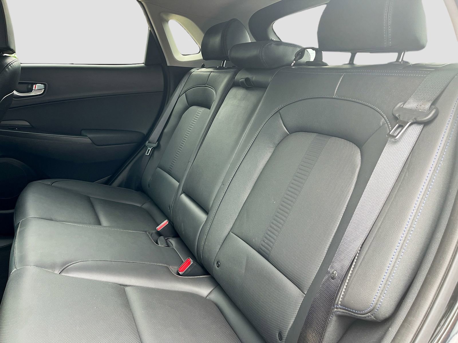 Used 2023 Hyundai Kona Limited w/ Cargo Package FWD image 26
