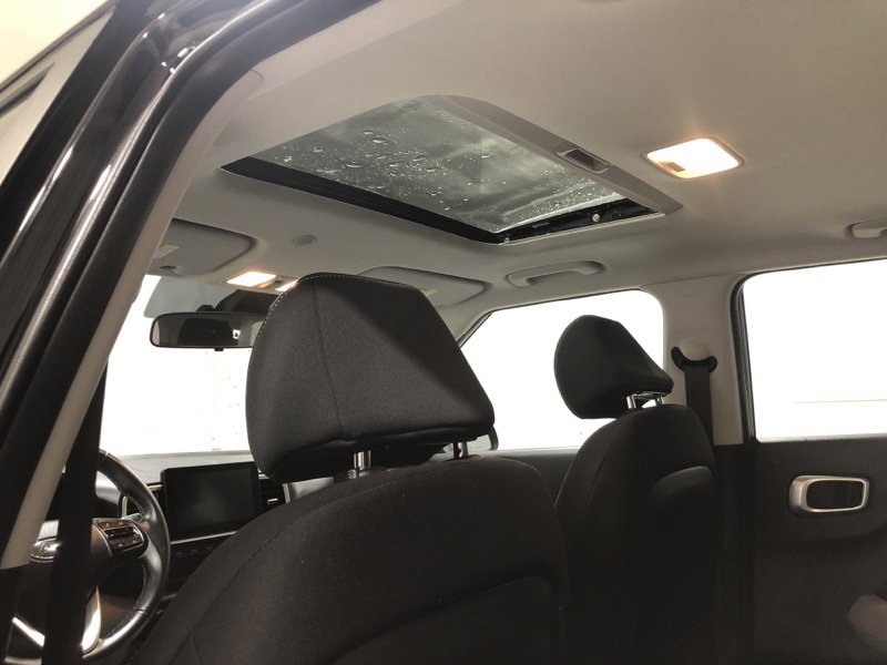 Used 2023 Hyundai Venue SEL image 18