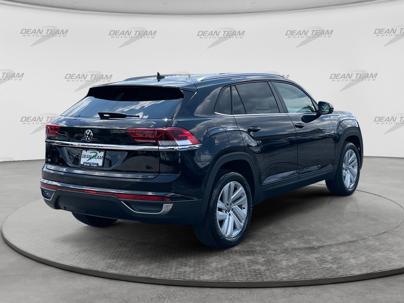 Used 2023 Volkswagen Atlas Cross Sport SE w/ Panoramic Sunroof Package FWD image 8