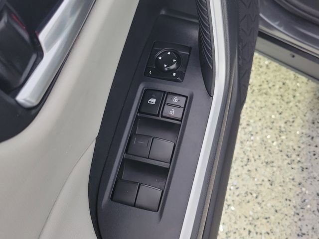 Used 2021 Toyota RAV4 XLE w/ Convenience Package AWD/4WD image 23