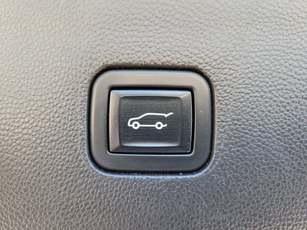 Used 2023 Buick Enclave Essence FWD image 8