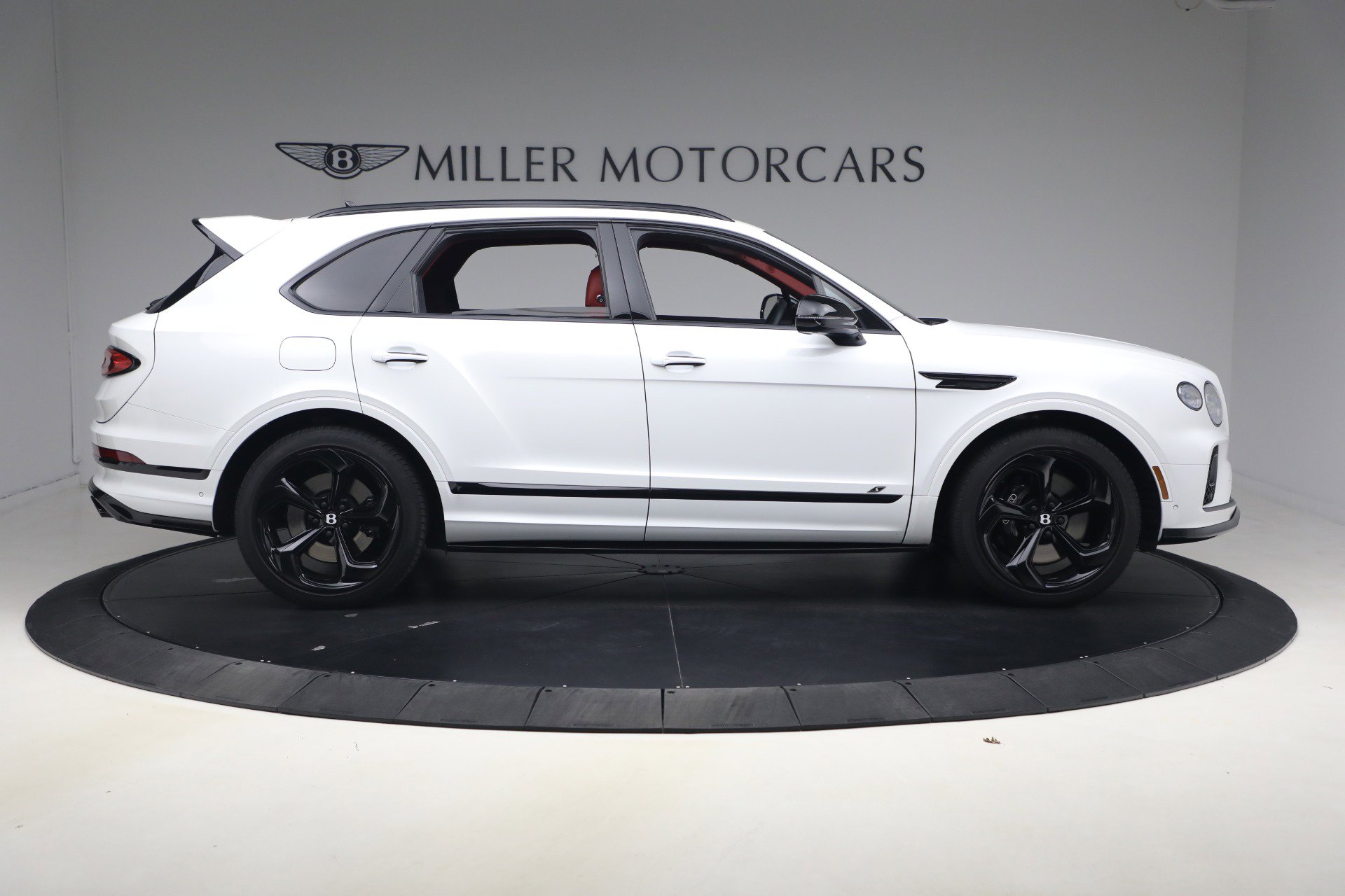 Used 2023 Bentley Bentayga AWD/4WD image 9