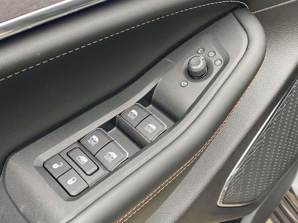 New 2025 Jeep Grand Cherokee Overland w/ Luxury Tech Group IV image 15
