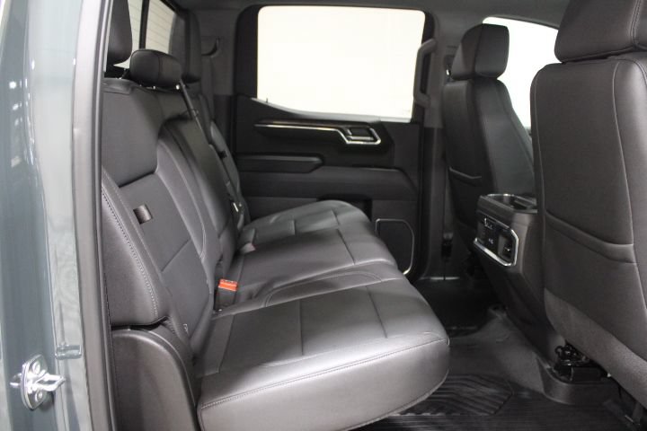 Used 2025 Chevrolet Silverado 1500 LTZ AWD/4WD image 31