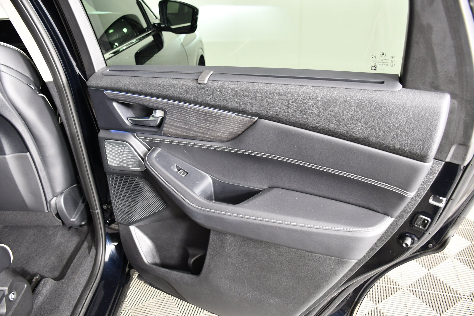 Certified 2025 Acura MDX w/ Advance Package AWD/4WD image 41