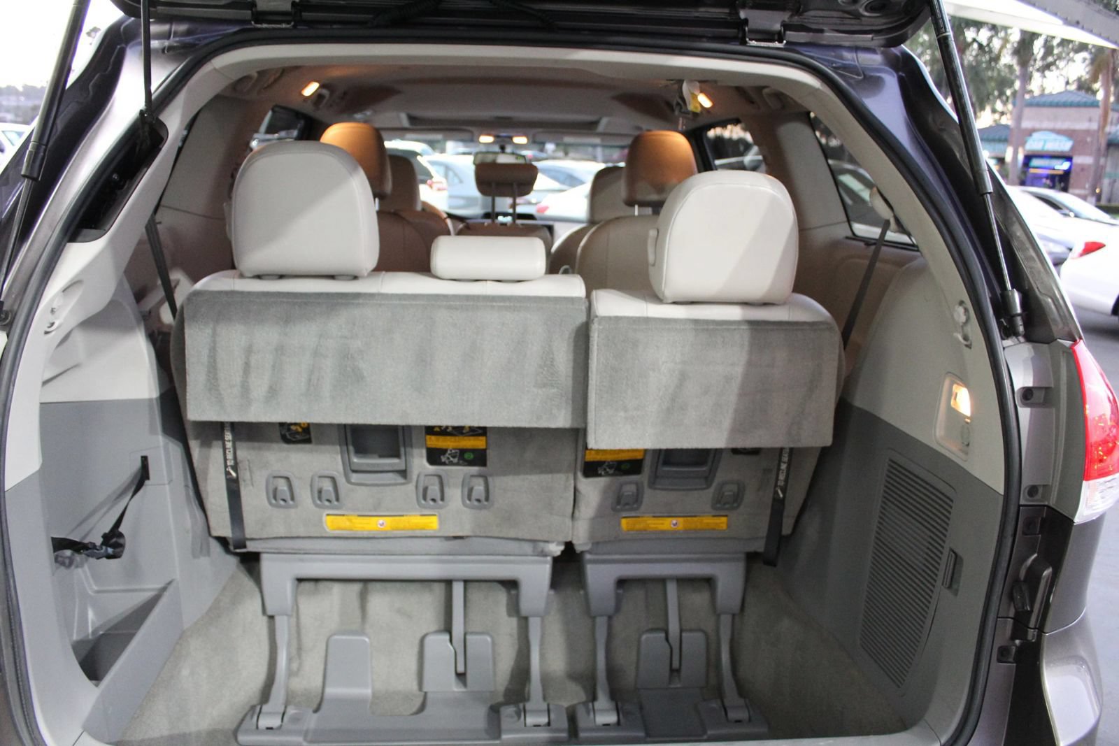 Used 2013 Toyota Sienna XLE FWD image 34
