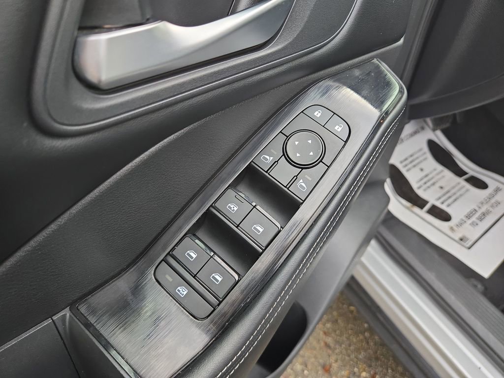 Used 2025 Nissan Rogue SV image 13