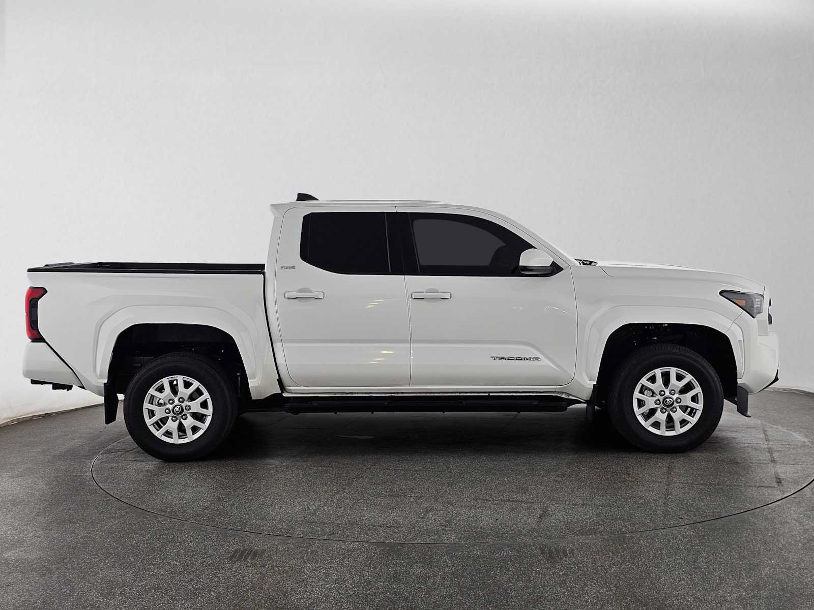 Used 2024 Toyota Tacoma SR5 RWD image 2