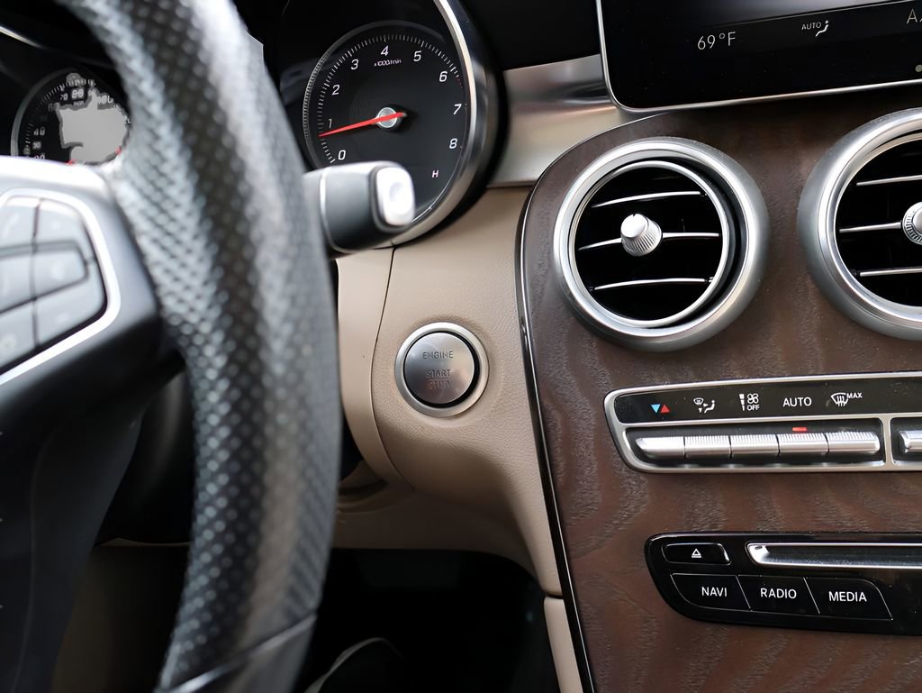 Used 2018 Mercedes-Benz GLC 300 4MATIC image 28
