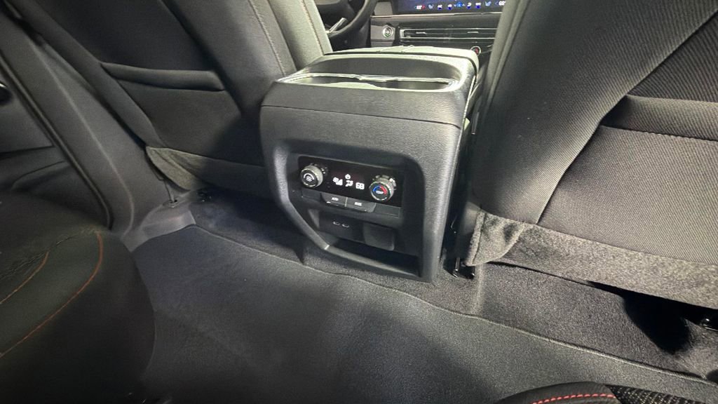 Used 2024 Chevrolet Traverse Z71 AWD/4WD image 34