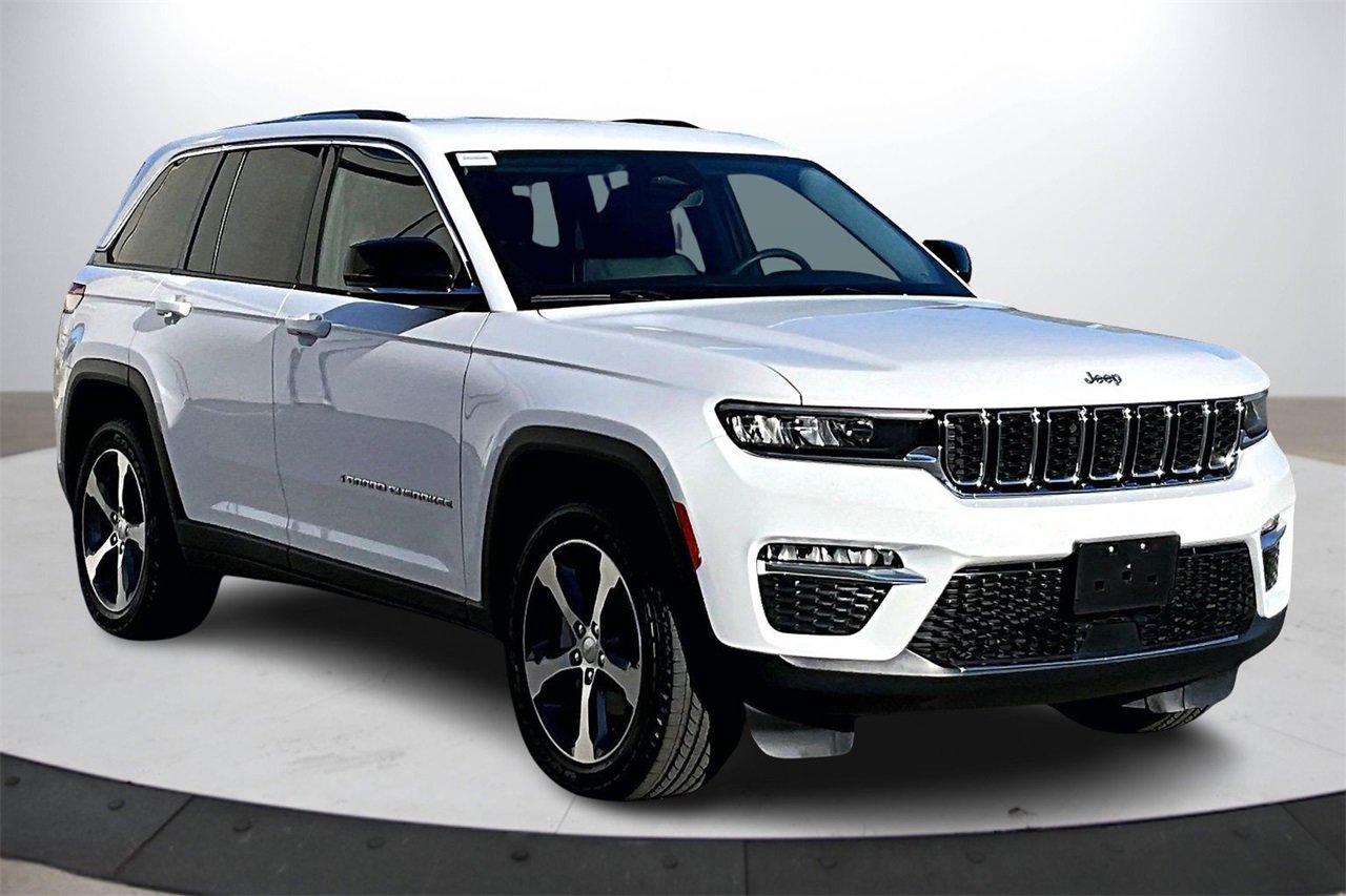 Used 2023 Jeep Grand Cherokee Limited image 2