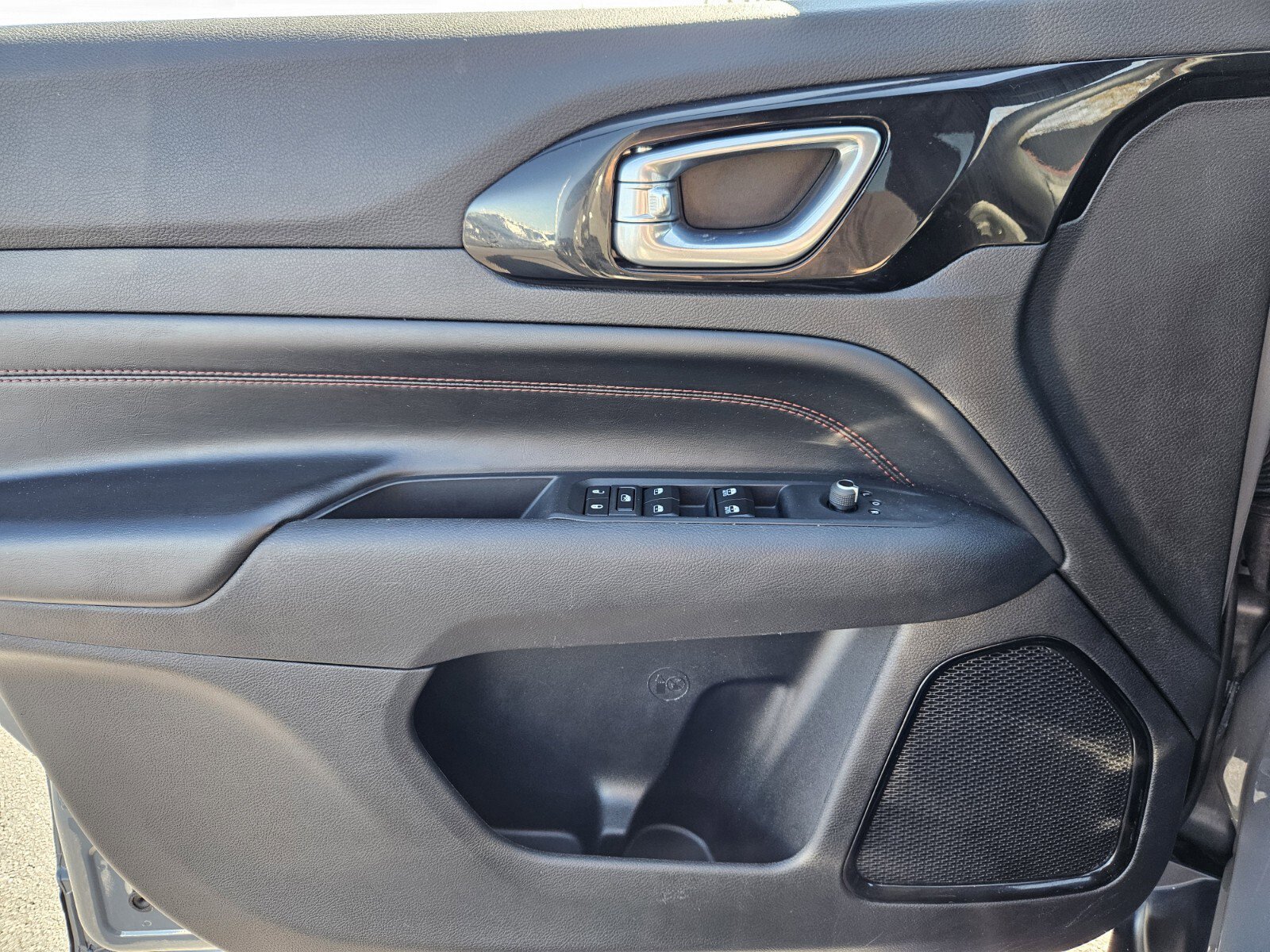 Used 2024 Jeep Compass Trailhawk image 27