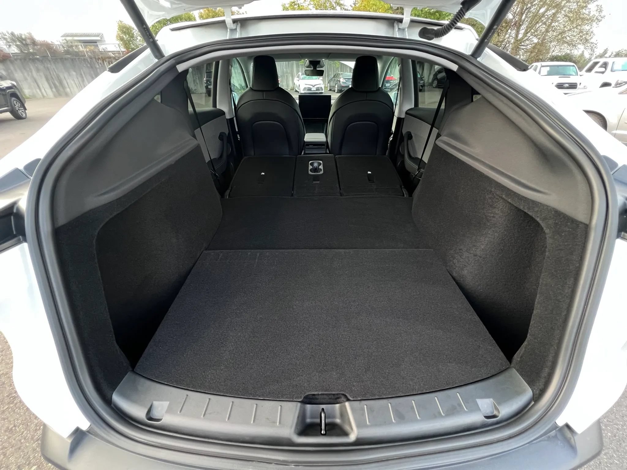 Used 2026 Tesla Model Y AWD image 34